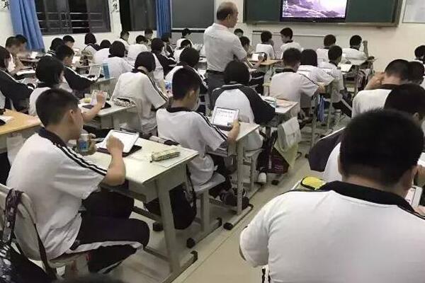 師生人手一臺平板電腦 ,這樣的課堂你上過嗎？